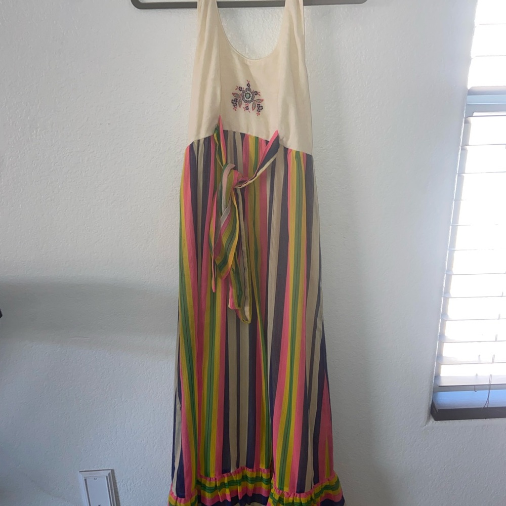 Like new Trivia by Charm of Hollywood size 8. Fits small